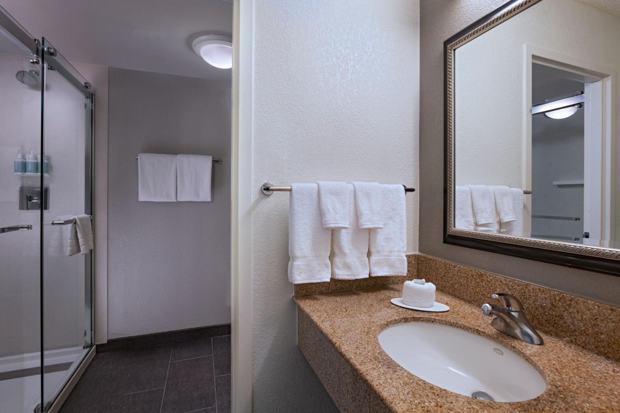 Courtyard By Marriott Dallas Arlington Entertainment District Kültér fotó