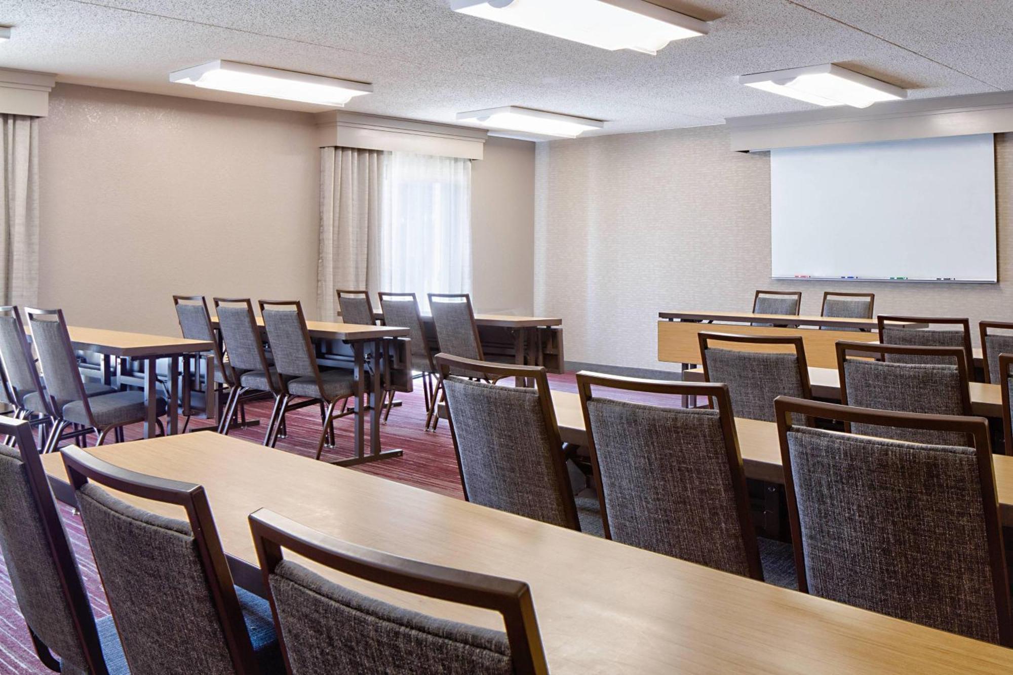 Courtyard By Marriott Dallas Arlington Entertainment District Kültér fotó